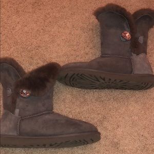 Grey short uggs with rhinestone